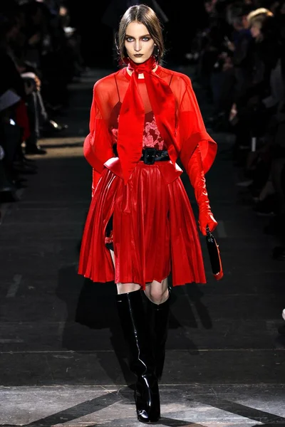 Look 15